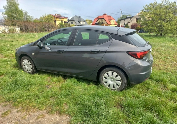 Opel Astra cena 46000 przebieg: 78000, rok produkcji 2016 z Gdynia małe 379